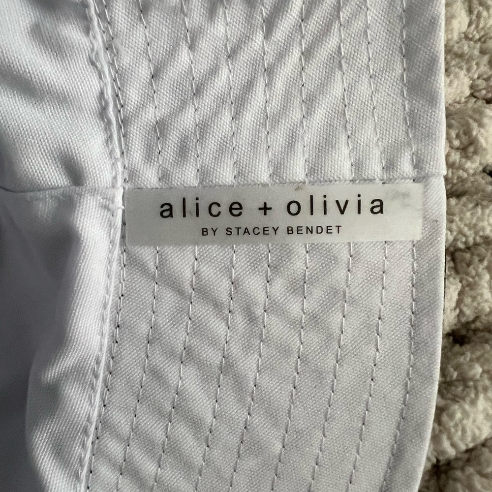 alice + olivia Daisy Reversible Sun Bucket Hat, NWOT, Black Daisy/White - Picture 11 of 14